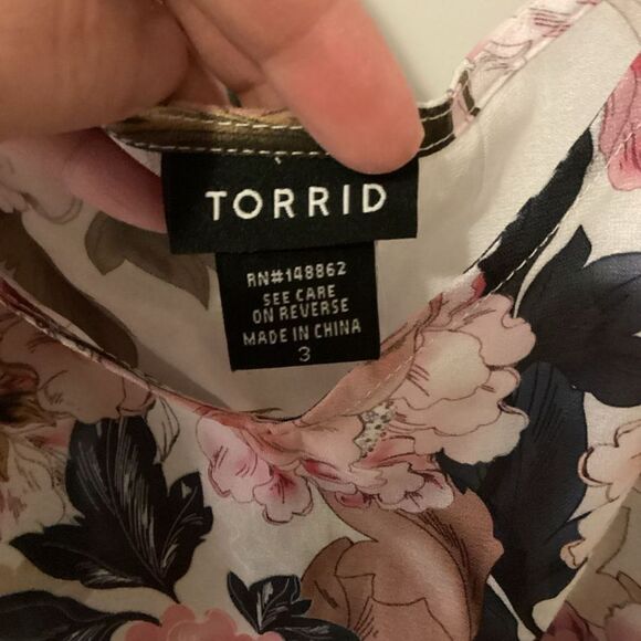 NWT Ladies‎ Torrid Cold Shoulder Floral Top Floral size 3 - Picture 2 of 5